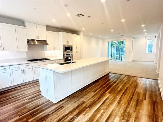 Building Photo - 126 Schick