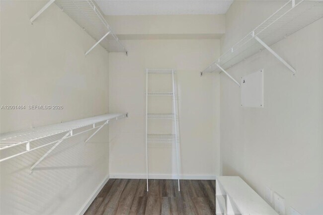 Building Photo - 1919 Van Buren St