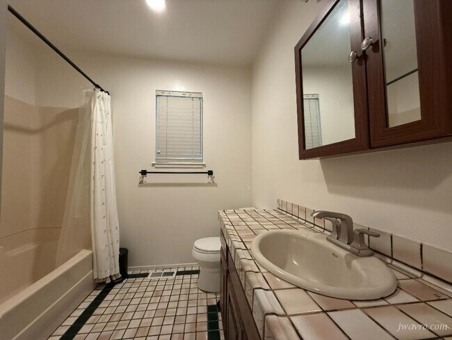 Building Photo - 165 Tiptoe Ln