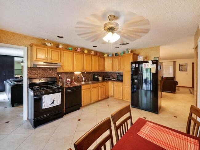 Building Photo - 6088 Plains Dr