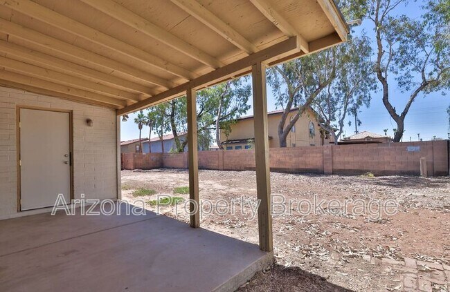 Building Photo - 3009 E Caballero St