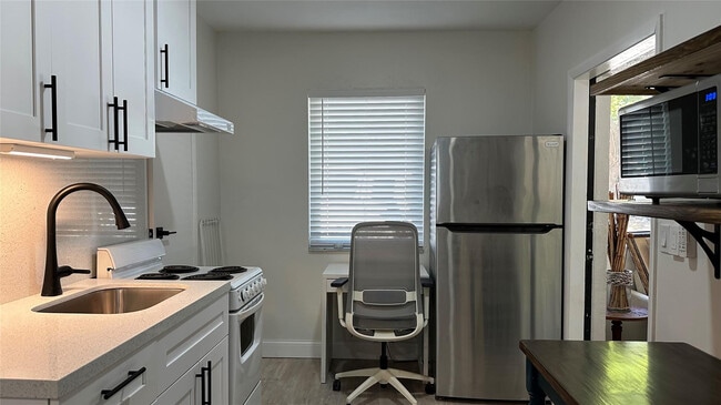 Building Photo - 1145 NE 17th Terrace