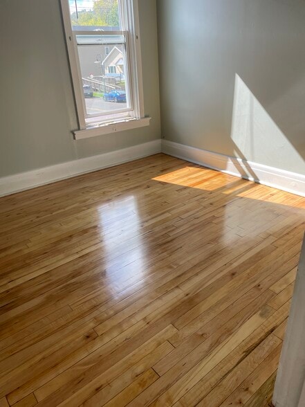 Building Photo - 204 E 4th St