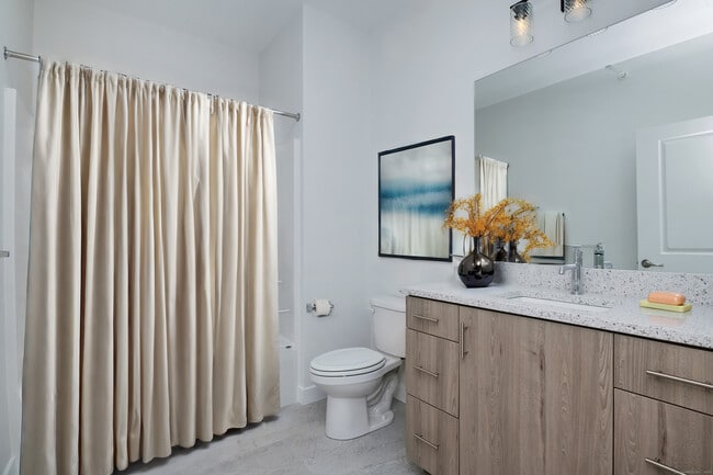 Building Photo - 100 N Main St