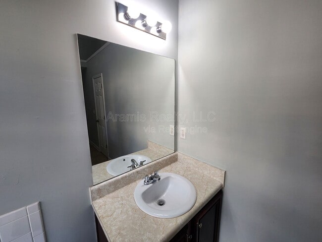 Building Photo - 5860 el Segundo Way