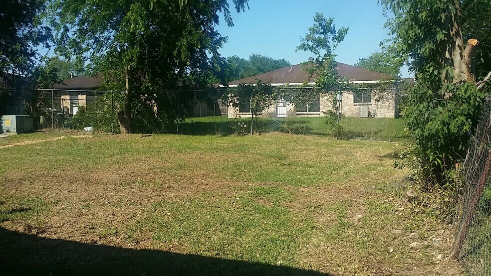 Building Photo - 12710 Redfern Dr