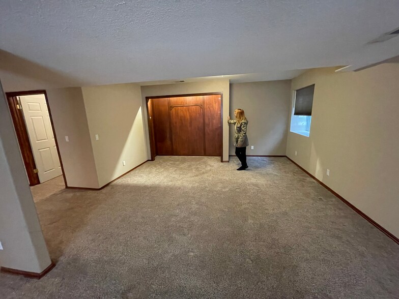 Building Photo - 1048 W 127th Pl