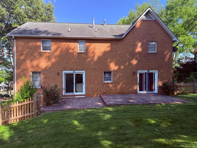 Building Photo - 2 Story Brick Home in Johnson City