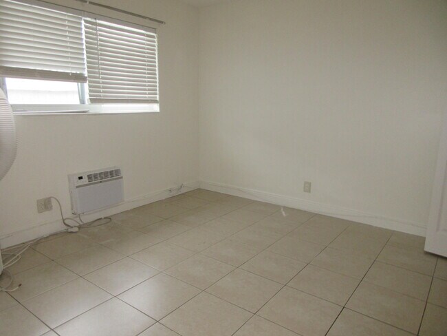 Building Photo - 1415 N J St