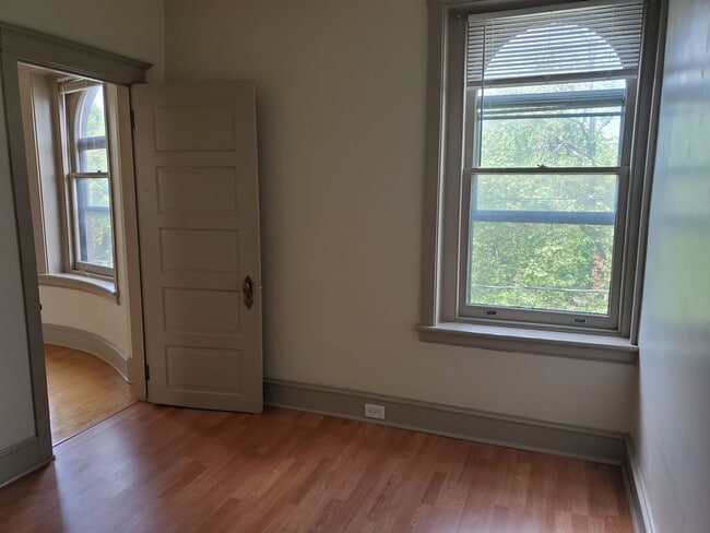 Building Photo - Charming One-Bedroom Apartment in Downtown Lancaster