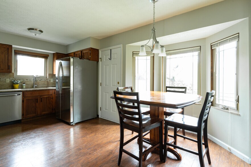 Kitchen - 67 Groton Dr