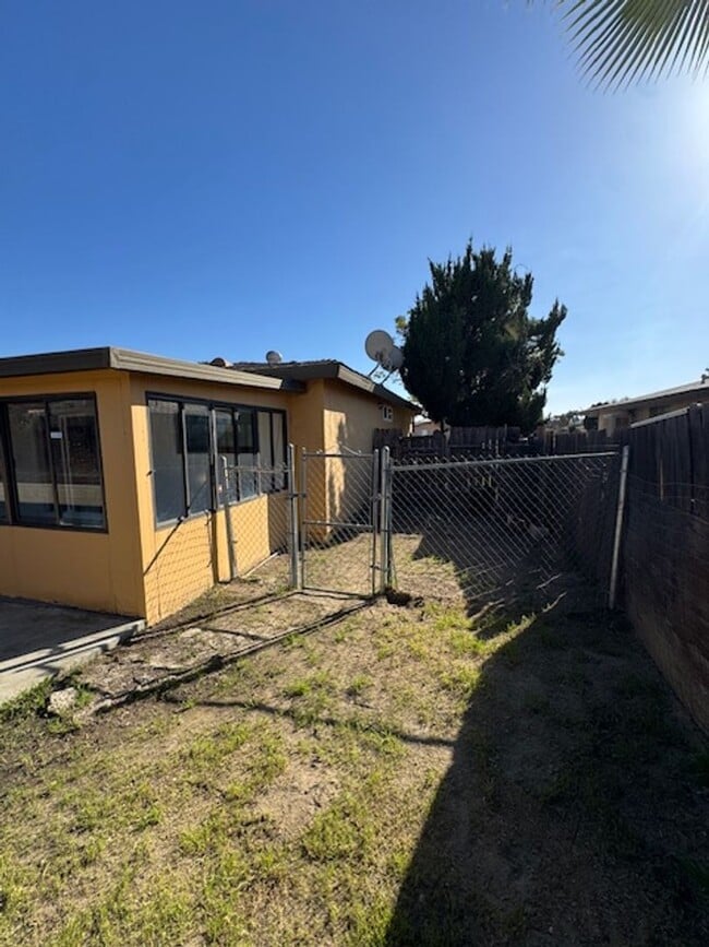 Building Photo - Paradise Home in 55+ Community