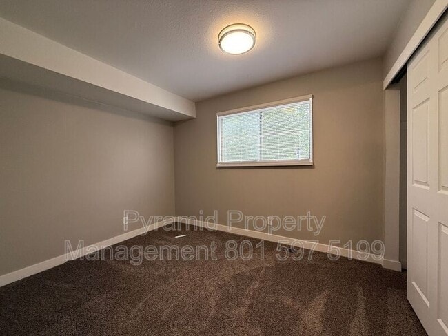 Building Photo - 680 E Malibu Dr