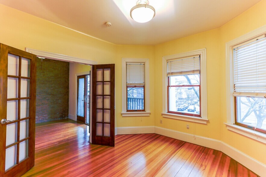 Building Photo - 116 Perkins St