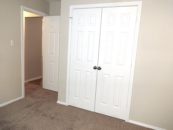Building Photo - 1373 Meadowbrook Ln