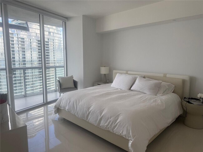 Building Photo - 475 Brickell Ave