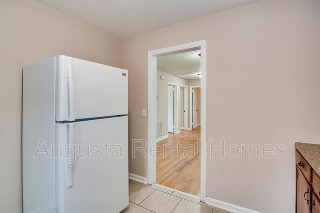 Building Photo - 2004 Shark Dr