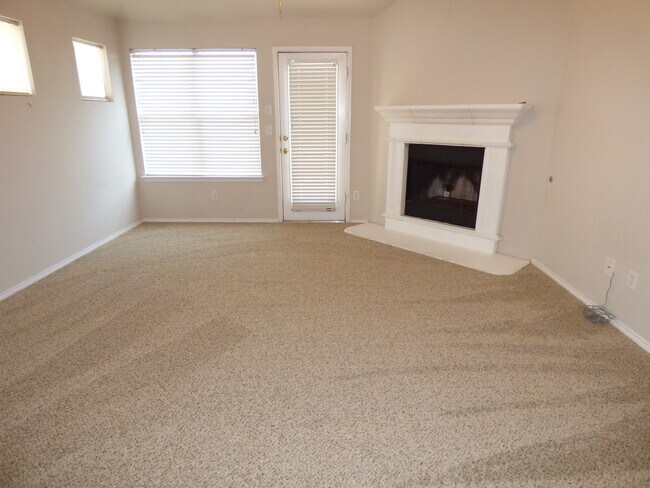 Building Photo - 3-bedroom, 2-bath home in a quiet neighborhood