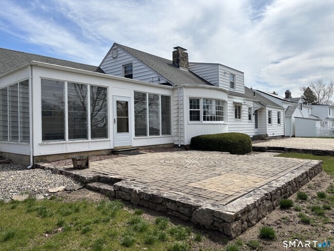 Building Photo - 16 Shorelands Dr