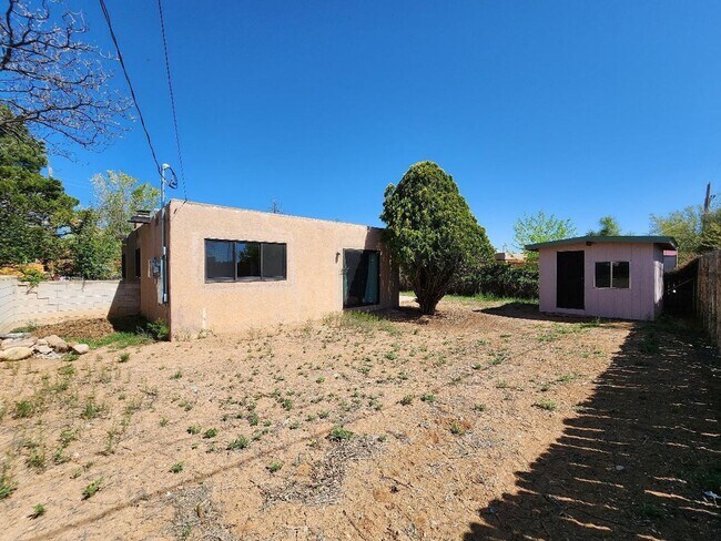 Building Photo - 1018 Camino Carlos Rey