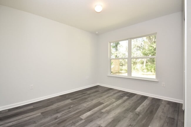 Building Photo - Modern 3BR/2BA Home in Desirable Westchest...