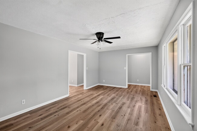 Building Photo - 156 B St