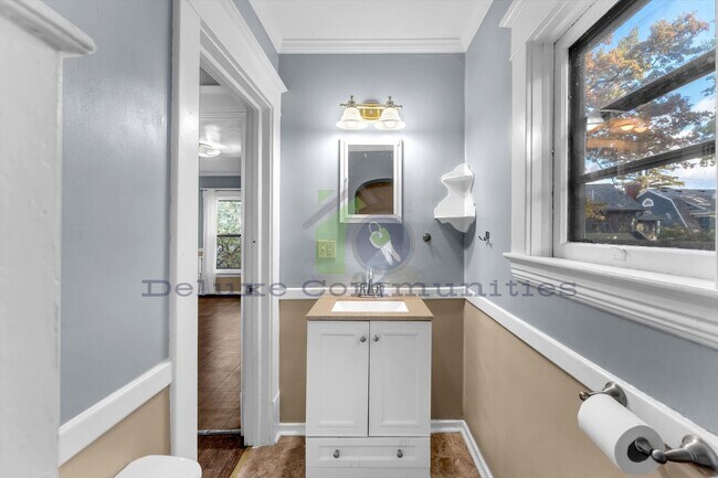 Building Photo - 312 Eastern Ave SE