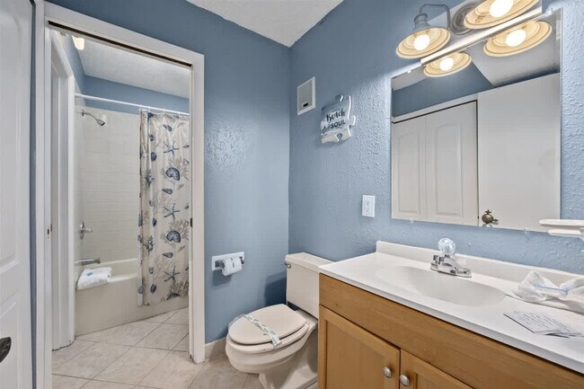 Building Photo - 8743 Thomas Dr