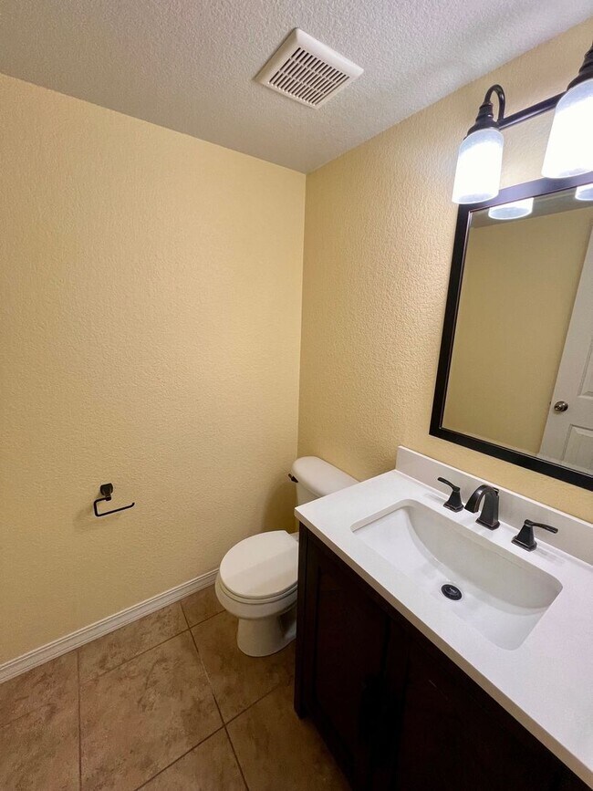 Building Photo - Gorgeous 4 Bedroom Home close to Peterson!