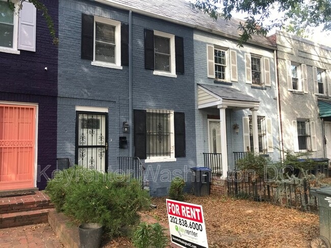 Building Photo - 107 P St NW