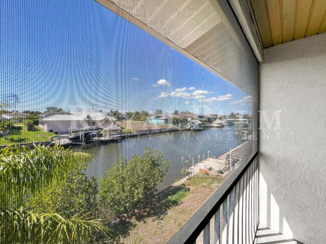 Building Photo - 4530 SW 10th Ave