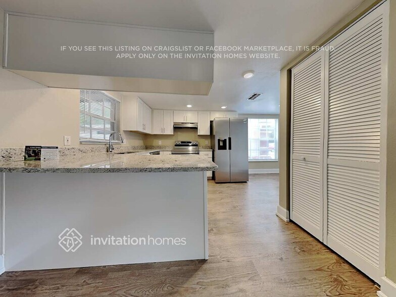 Building Photo - 2121 Redleaf Dr