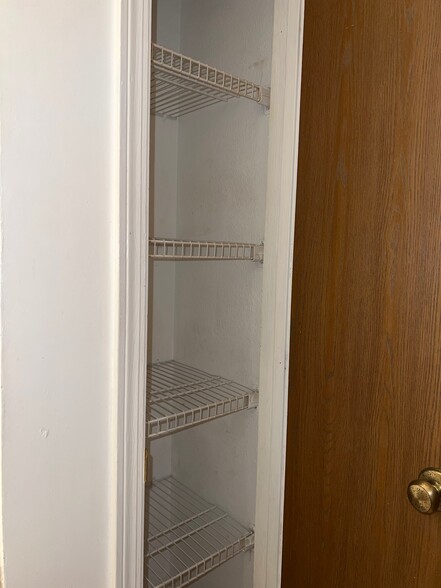 Building Photo - 5802 Ryewyck Dr