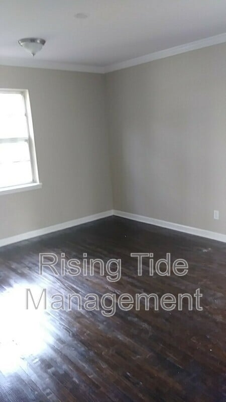 Building Photo - 1006 N Mountain Dr