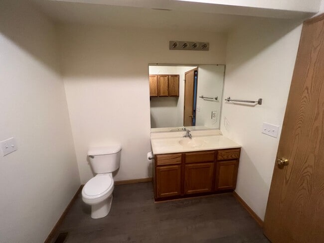 Building Photo - Beautiful 3-Bedroom Single Family Home in ...