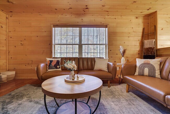 Building Photo - 255 Hillary Dr W