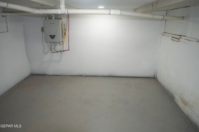 Building Photo - 3825 Trowbridge Dr