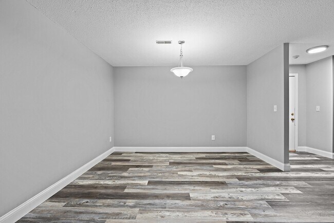 Building Photo - 181 Littleton Rd