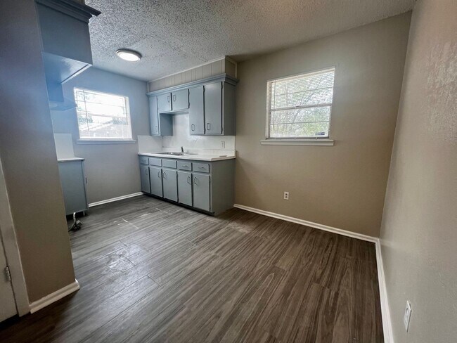 Building Photo - 2122 21st St