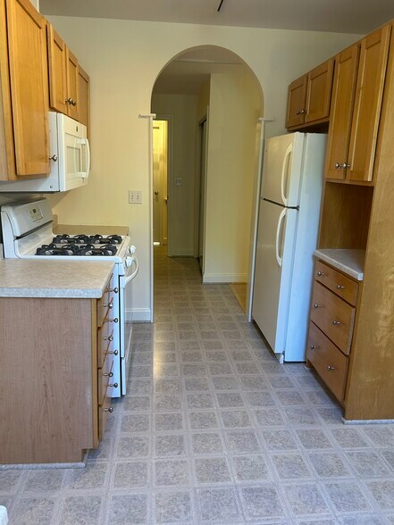 Kitchen - 50 Pine St