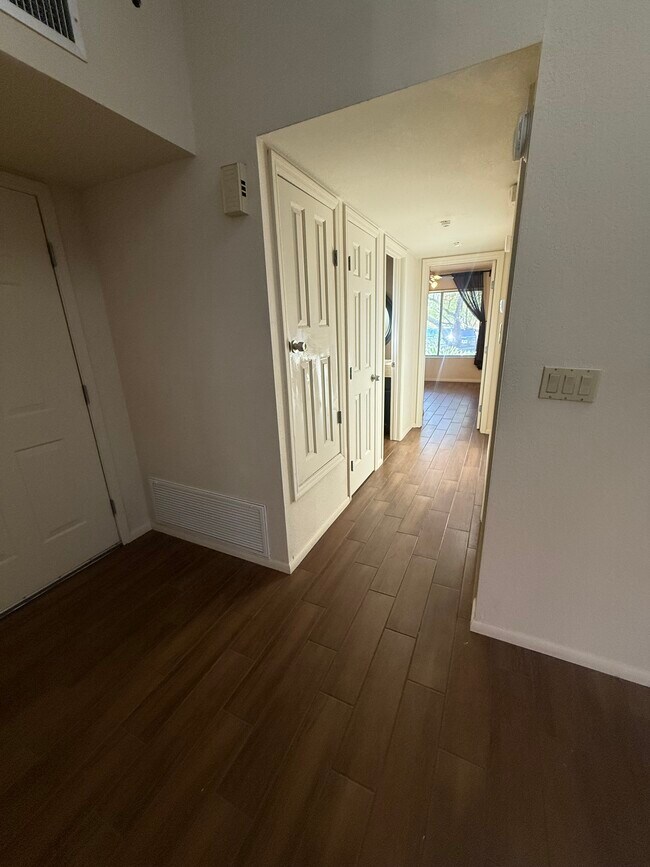 Building Photo - 200 E Belcourte Pl