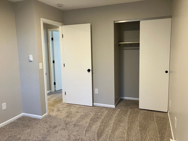 Building Photo - 2 Bedroom and 1.5 Bath Townhome - Troy, Ohio!