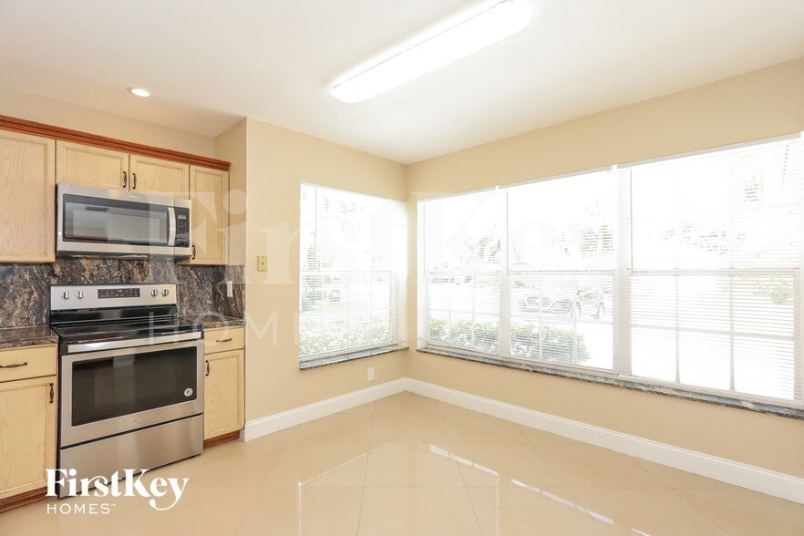 Building Photo - 6193 Lansdowne Cir