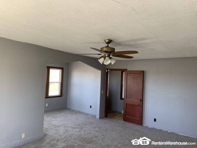Building Photo - Beautifully Remodeled SFH in Plato Availab...