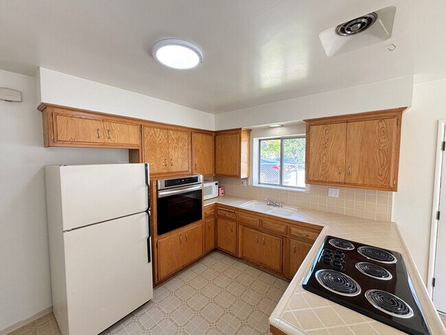 Building Photo - San Juan - 11185-11189