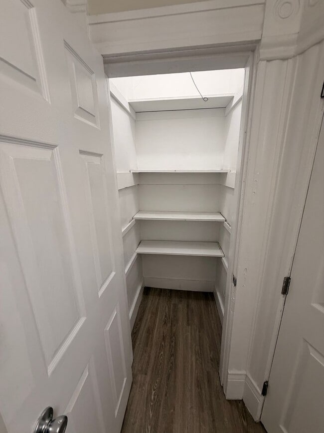 Building Photo - COMPLETELY UPDATED!! 2 bed/1 bath Close to Wexner Medical Center!