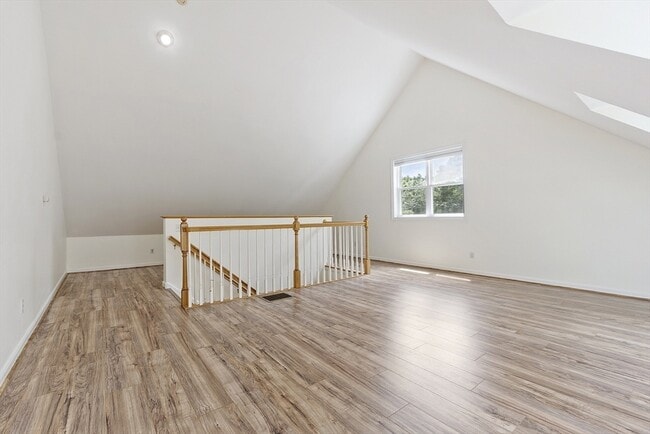 Building Photo - 5 Maple Ridge Dr