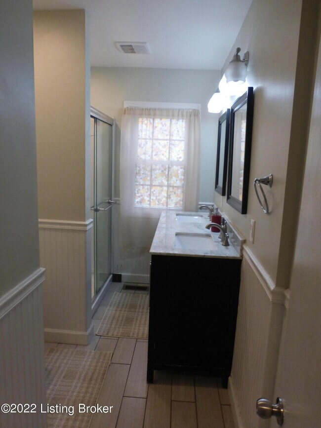 Building Photo - 701 Rudy Ln