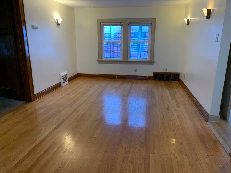 Second floor living room. - 6830 Kinsman St