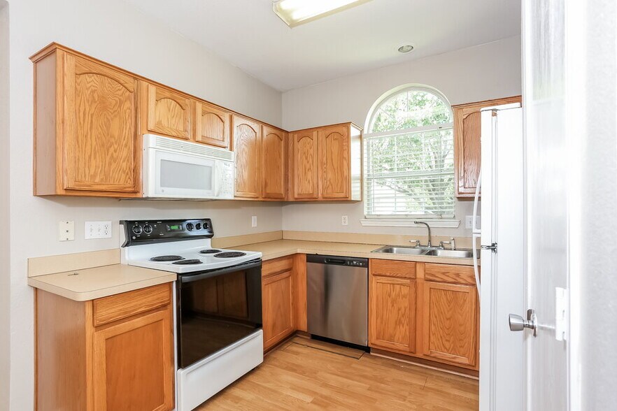 Building Photo - 1008 Buffalo Springs Dr